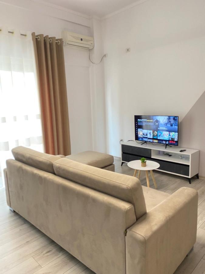 Newly Renovated One Bedroom Apartment In Tirana Exterior photo