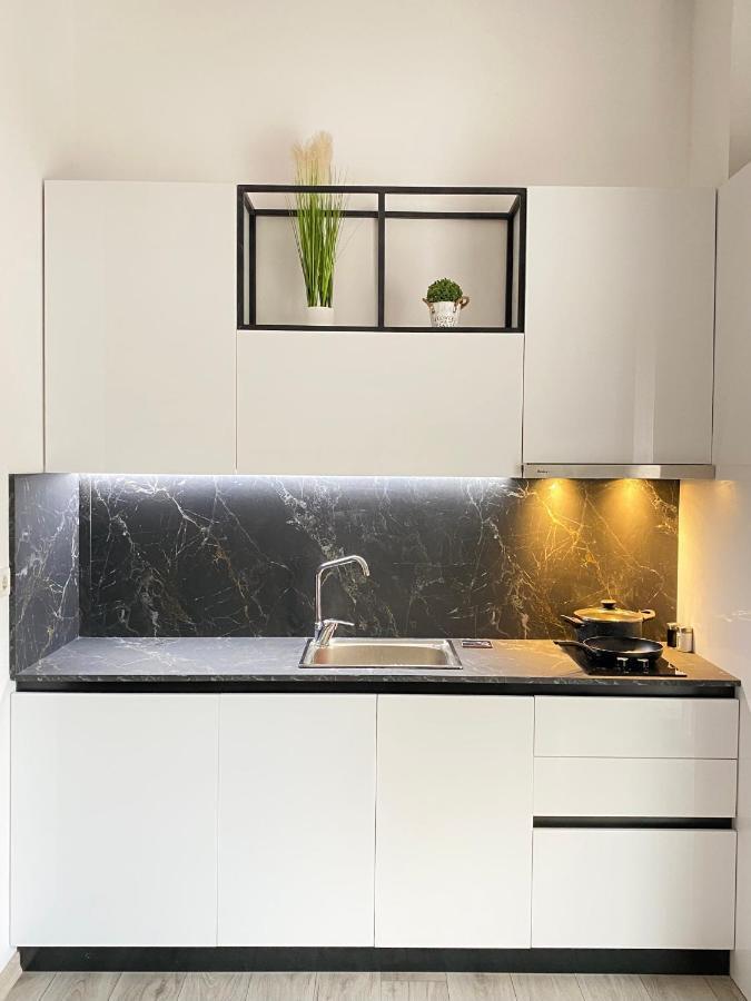 Newly Renovated One Bedroom Apartment In Tirana Exterior photo