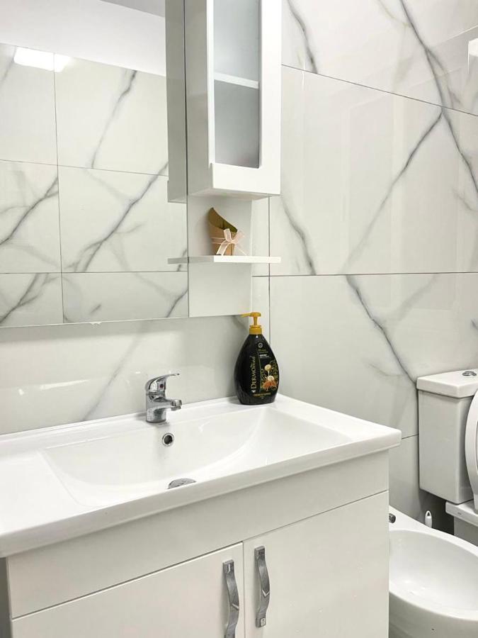 Newly Renovated One Bedroom Apartment In Tirana Exterior photo