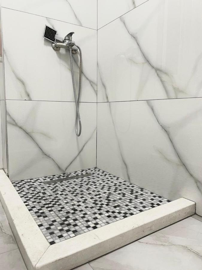 Newly Renovated One Bedroom Apartment In Tirana Exterior photo