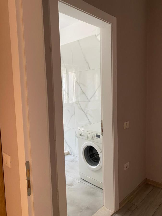 Newly Renovated One Bedroom Apartment In Tirana Exterior photo